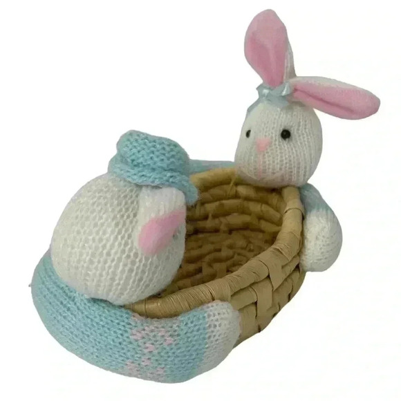 VINTAGE EASTER RATTAN WEAVED BASKET PLUSH KNIT BUNNIES HOLDING BASKET 6” - Picture 2 of 14